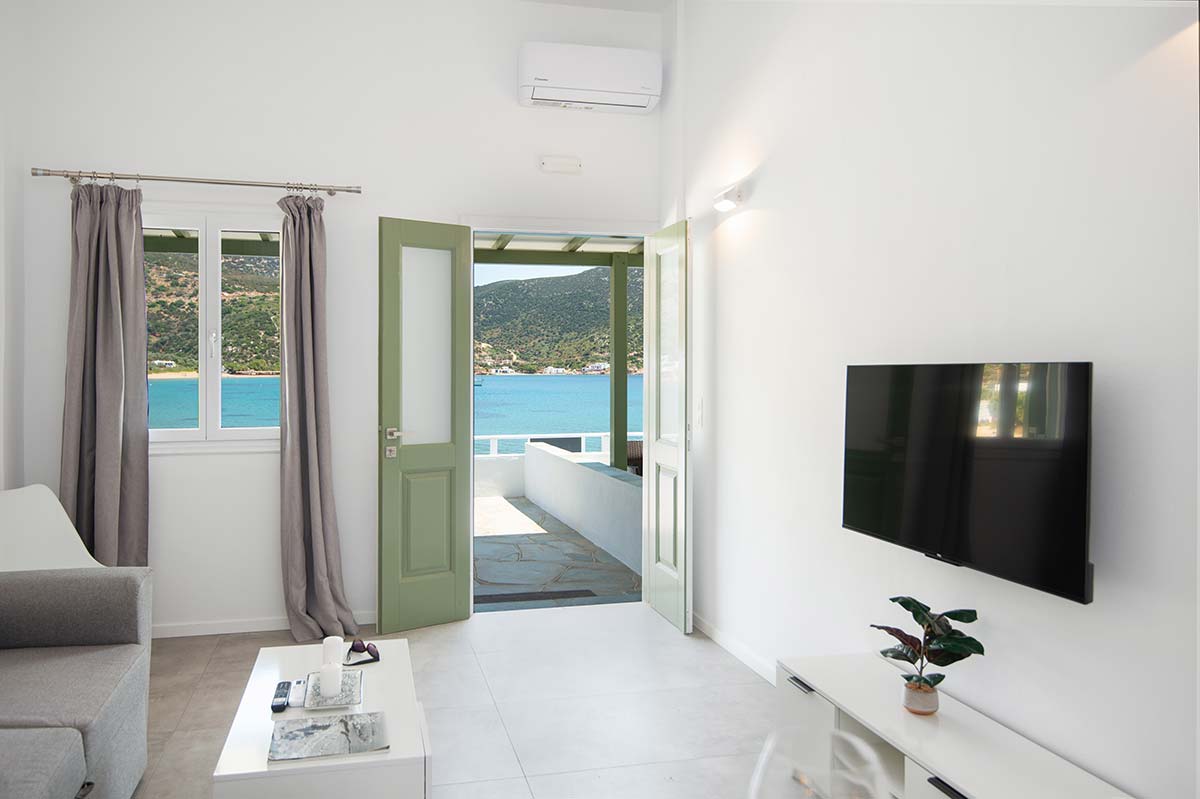 Καθιστικό στα διαμερίσματα Ταξιάρχης στο Βαθύ της Σίφνου